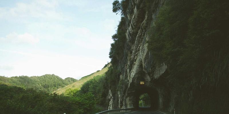 历史论坛热议：古埃及金字塔建造技术的最新考古发现如何重塑我们对文化遗产的理解